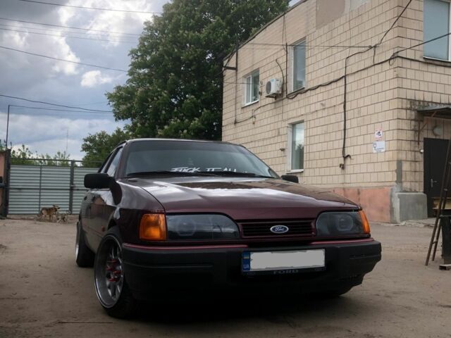 Красный Форд Сиерра, объемом двигателя 2 л и пробегом 250 тыс. км за 3333 $, фото 1 на Automoto.ua