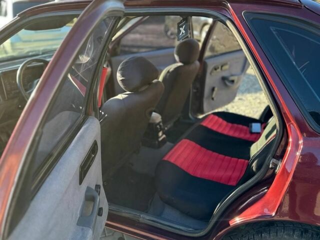 Форд Сієрра 1989 у Чернівцях на Automoto.ua Червоний Форд Сієрра, об'ємом двигуна 2 л та пробігом 1 тис. км за 1350 $, фото 6 на Automoto.ua