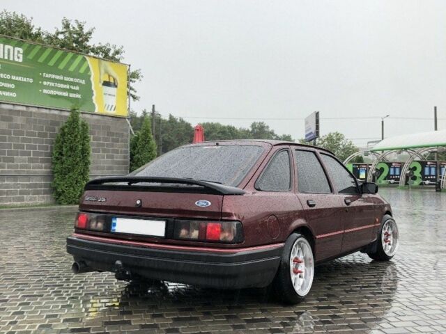 Красный Форд Сиерра, объемом двигателя 2 л и пробегом 250 тыс. км за 3333 $, фото 2 на Automoto.ua