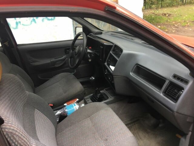 Червоний Форд Сієрра, об'ємом двигуна 1.6 л та пробігом 600 тис. км за 800 $, фото 8 на Automoto.ua