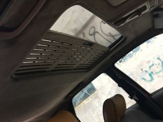 Червоний Форд Сієрра, об'ємом двигуна 1.6 л та пробігом 600 тис. км за 800 $, фото 7 на Automoto.ua