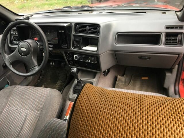 Червоний Форд Сієрра, об'ємом двигуна 1.6 л та пробігом 600 тис. км за 800 $, фото 5 на Automoto.ua