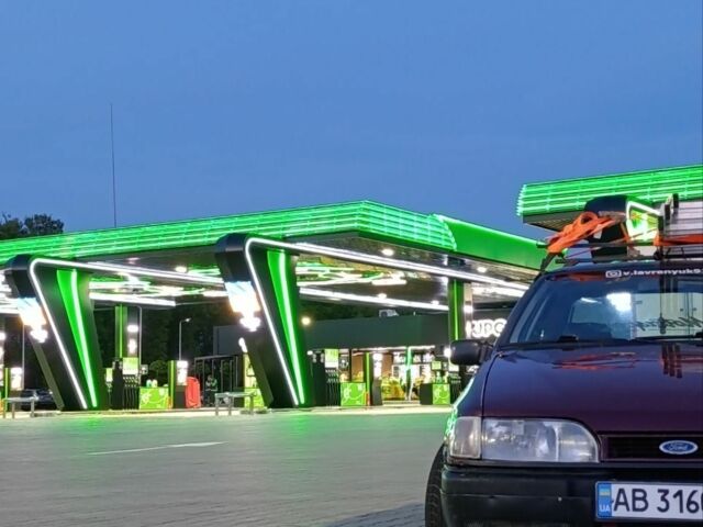 Червоний Форд Сієрра, об'ємом двигуна 2 л та пробігом 1 тис. км за 1800 $, фото 6 на Automoto.ua