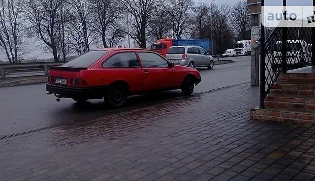 Красный Форд Сиерра, объемом двигателя 2 л и пробегом 100 тыс. км за 800 $, фото 9 на Automoto.ua