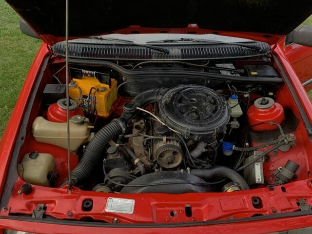 Червоний Форд Сієрра, об'ємом двигуна 2 л та пробігом 1000 тис. км за 1750 $, фото 3 на Automoto.ua