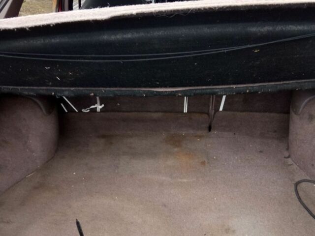 Красный Форд Сиерра, объемом двигателя 2.3 л и пробегом 500 тыс. км за 1663 $, фото 5 на Automoto.ua