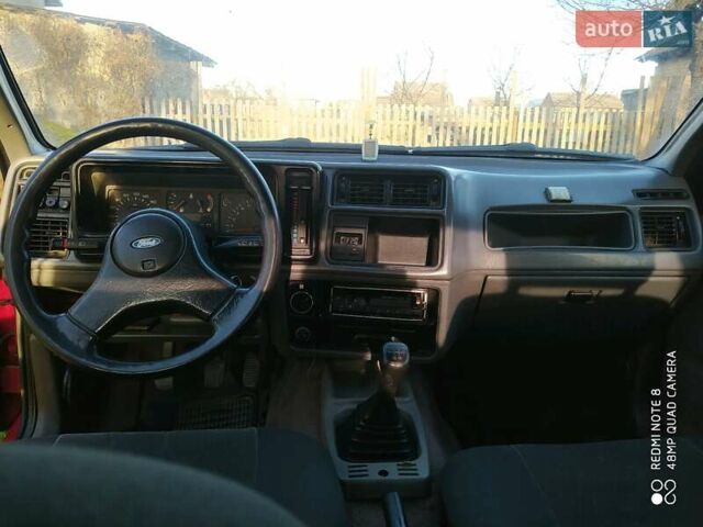 Красный Форд Сиерра, объемом двигателя 1.8 л и пробегом 300 тыс. км за 1000 $, фото 5 на Automoto.ua