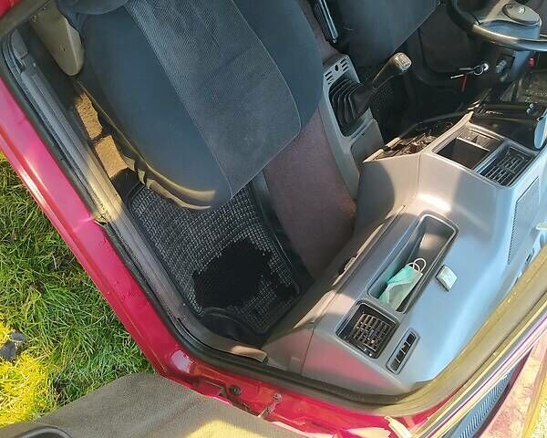 Красный Форд Сиерра, объемом двигателя 1.8 л и пробегом 300 тыс. км за 1000 $, фото 11 на Automoto.ua