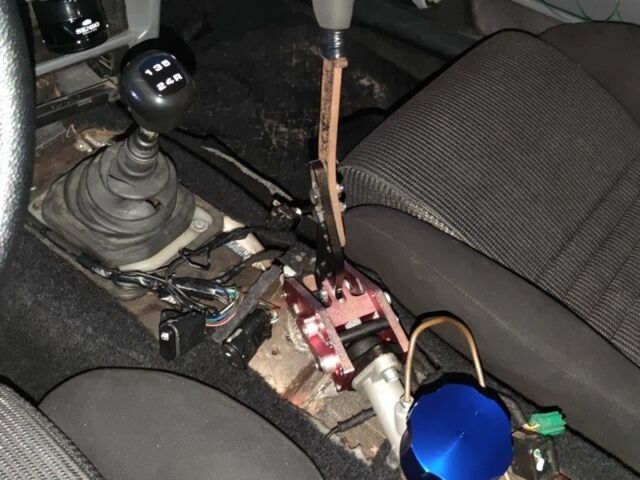 Красный Форд Сиерра, объемом двигателя 1.8 л и пробегом 99 тыс. км за 1750 $, фото 2 на Automoto.ua