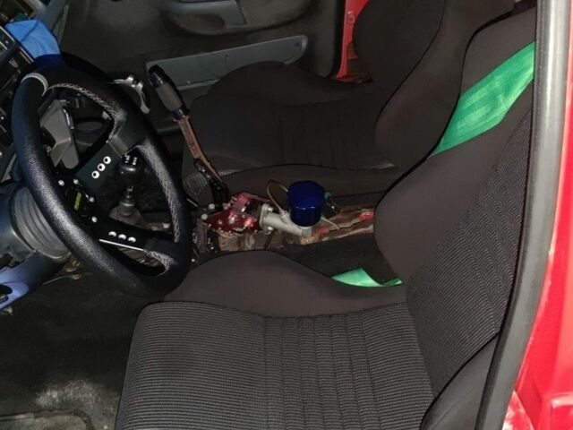 Красный Форд Сиерра, объемом двигателя 1.8 л и пробегом 99 тыс. км за 1750 $, фото 5 на Automoto.ua