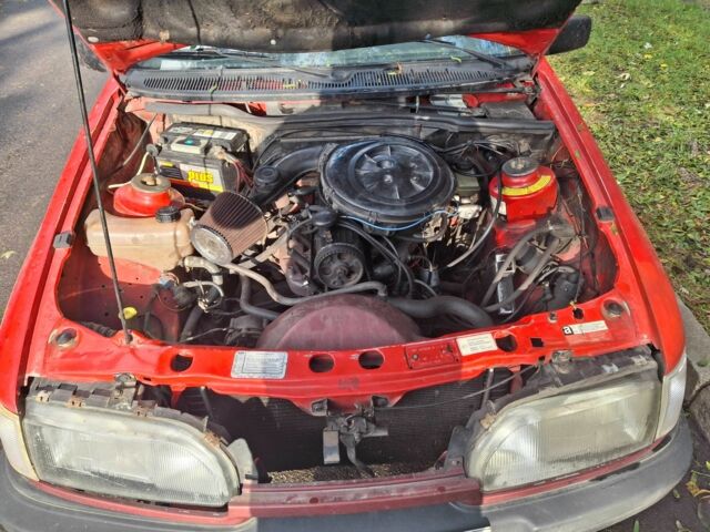 Красный Форд Сиерра, объемом двигателя 2 л и пробегом 50 тыс. км за 716 $, фото 6 на Automoto.ua