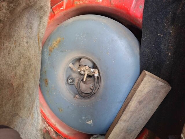 Красный Форд Сиерра, объемом двигателя 2 л и пробегом 50 тыс. км за 716 $, фото 5 на Automoto.ua