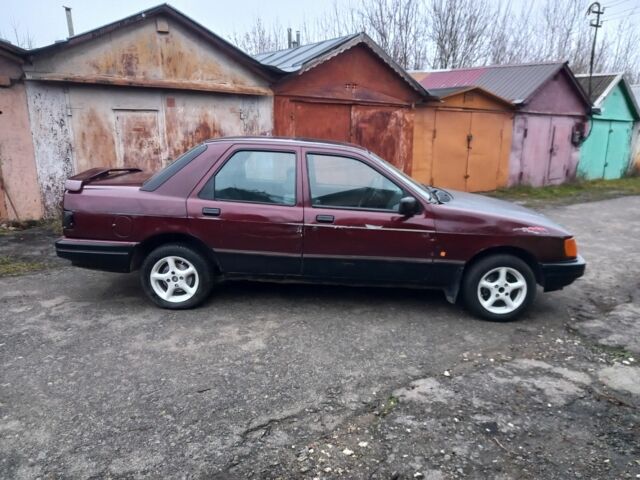 Красный Форд Сиерра, объемом двигателя 2 л и пробегом 500 тыс. км за 639 $, фото 3 на Automoto.ua