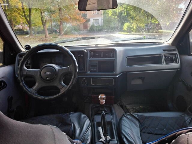 Красный Форд Сиерра, объемом двигателя 2 л и пробегом 50 тыс. км за 716 $, фото 3 на Automoto.ua