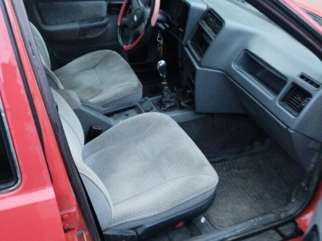 Красный Форд Сиерра, объемом двигателя 2 л и пробегом 59 тыс. км за 998 $, фото 5 на Automoto.ua