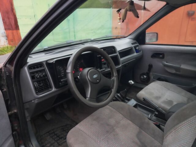 Красный Форд Сиерра, объемом двигателя 2 л и пробегом 500 тыс. км за 639 $, фото 8 на Automoto.ua