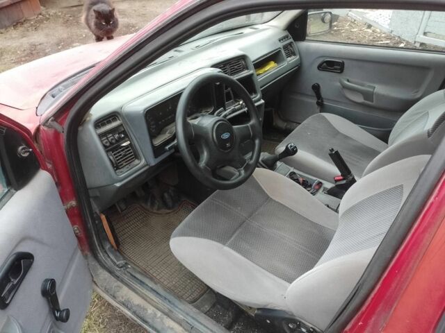 Червоний Форд Сієрра, об'ємом двигуна 1.6 л та пробігом 200 тис. км за 1000 $, фото 2 на Automoto.ua