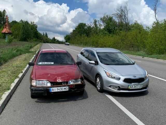 Форд Сиерра 1990 в Чернигове на Automoto.ua Красный Форд Сиерра, объемом двигателя 2 л и пробегом 280 тыс. км за 552 $, фото 3 на Automoto.ua