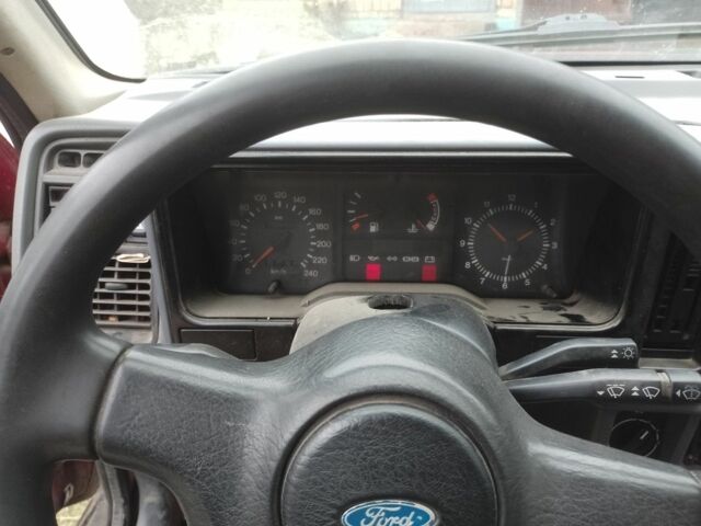 Червоний Форд Сієрра, об'ємом двигуна 1.6 л та пробігом 200 тис. км за 1000 $, фото 4 на Automoto.ua