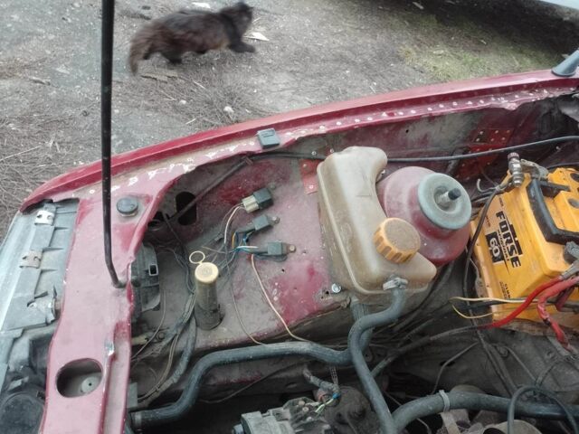 Червоний Форд Сієрра, об'ємом двигуна 1.6 л та пробігом 200 тис. км за 1000 $, фото 6 на Automoto.ua