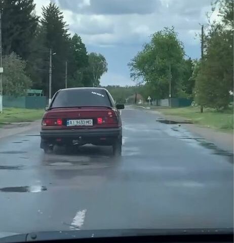 Форд Сиерра 1990 в Чернигове на Automoto.ua Красный Форд Сиерра, объемом двигателя 2 л и пробегом 280 тыс. км за 552 $, фото 2 на Automoto.ua