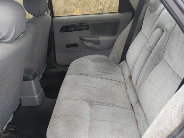 Форд Сієрра 1990 у Івано-Франківську на Automoto.ua Червоний Форд Сієрра, об'ємом двигуна 2 л та пробігом 300 тис. км за 1250 $, фото 4 на Automoto.ua