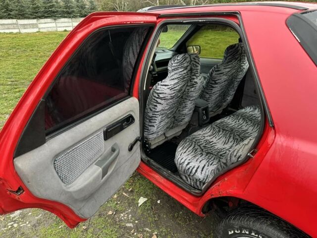 Красный Форд Сиерра, объемом двигателя 1.8 л и пробегом 300 тыс. км за 750 $, фото 6 на Automoto.ua