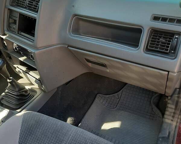 Красный Форд Сиерра, объемом двигателя 1.6 л и пробегом 250 тыс. км за 1500 $, фото 13 на Automoto.ua