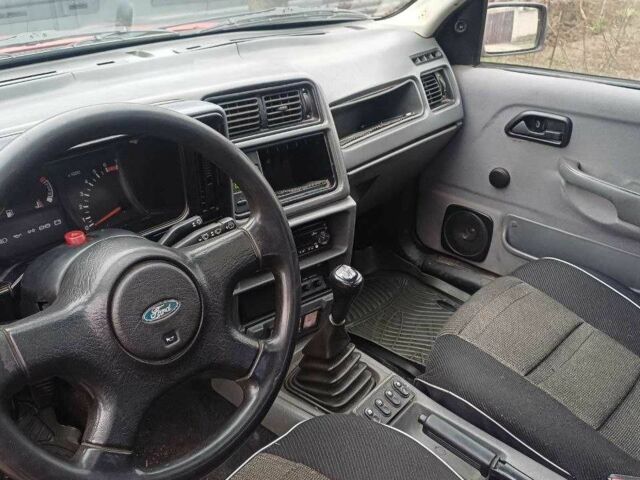 Красный Форд Сиерра, объемом двигателя 2 л и пробегом 250 тыс. км за 1200 $, фото 8 на Automoto.ua