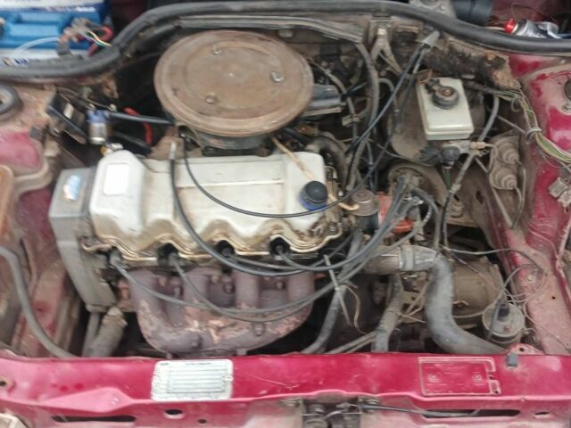 Красный Форд Сиерра, объемом двигателя 1 л и пробегом 555 тыс. км за 700 $, фото 4 на Automoto.ua