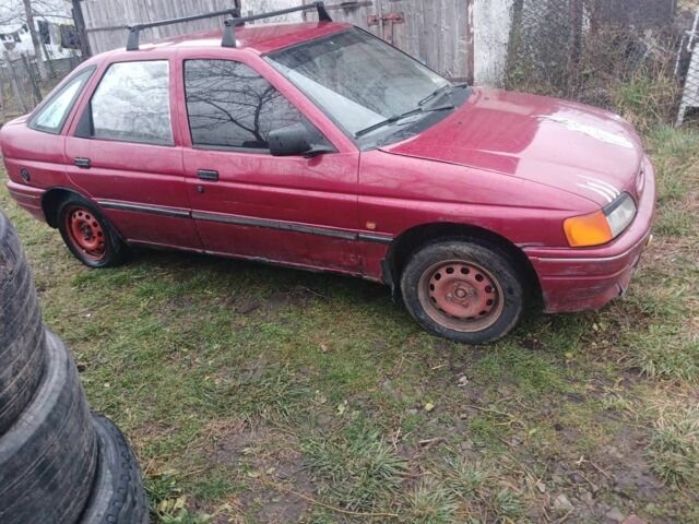 Красный Форд Сиерра, объемом двигателя 1 л и пробегом 555 тыс. км за 700 $, фото 2 на Automoto.ua