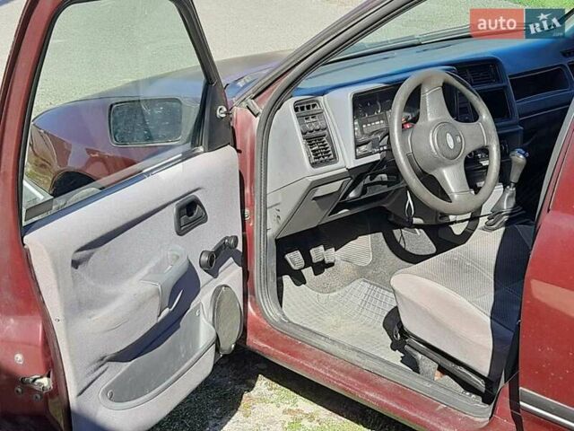 Красный Форд Сиерра, объемом двигателя 1.6 л и пробегом 250 тыс. км за 1500 $, фото 4 на Automoto.ua