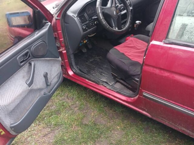 Красный Форд Сиерра, объемом двигателя 1 л и пробегом 555 тыс. км за 700 $, фото 6 на Automoto.ua