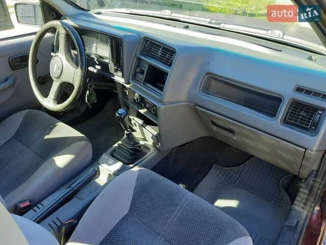 Красный Форд Сиерра, объемом двигателя 1.6 л и пробегом 250 тыс. км за 1500 $, фото 12 на Automoto.ua