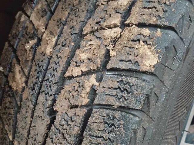 Красный Форд Сиерра, объемом двигателя 2 л и пробегом 250 тыс. км за 1200 $, фото 10 на Automoto.ua