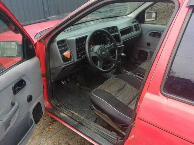 Красный Форд Сиерра, объемом двигателя 2 л и пробегом 250 тыс. км за 1200 $, фото 7 на Automoto.ua