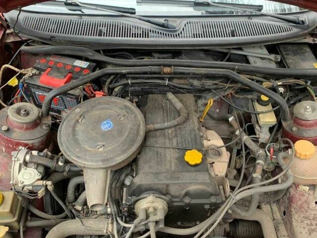 Красный Форд Сиерра, объемом двигателя 2 л и пробегом 200 тыс. км за 1500 $, фото 10 на Automoto.ua