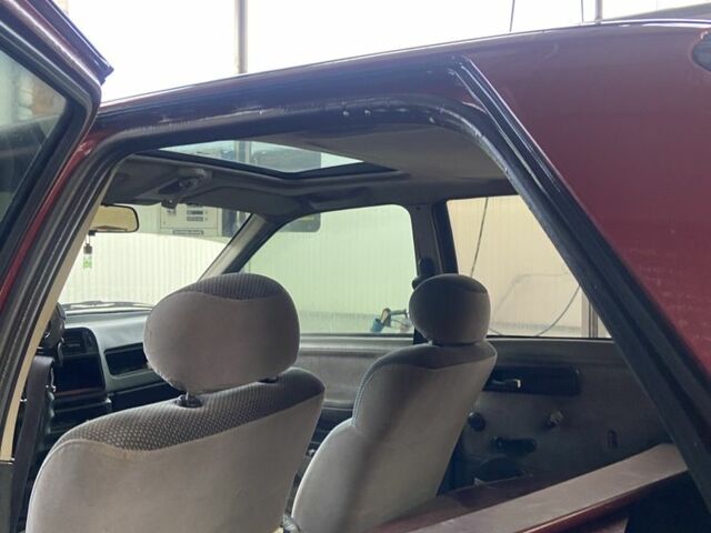 Красный Форд Сиерра, объемом двигателя 2 л и пробегом 350 тыс. км за 1100 $, фото 7 на Automoto.ua