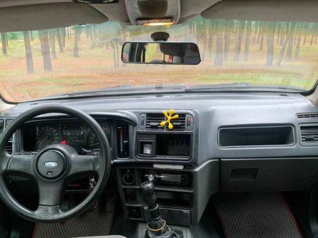 Красный Форд Сиерра, объемом двигателя 2 л и пробегом 200 тыс. км за 1500 $, фото 7 на Automoto.ua