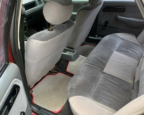 Красный Форд Сиерра, объемом двигателя 1.99 л и пробегом 250 тыс. км за 1500 $, фото 6 на Automoto.ua