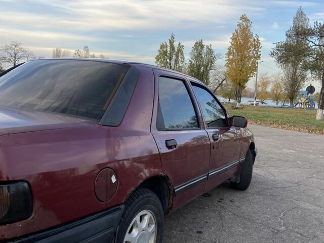 Красный Форд Сиерра, объемом двигателя 2 л и пробегом 350 тыс. км за 1100 $, фото 1 на Automoto.ua