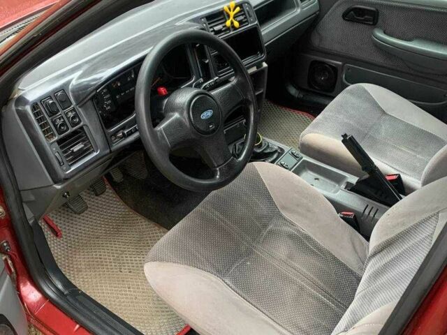 Красный Форд Сиерра, объемом двигателя 2 л и пробегом 200 тыс. км за 1500 $, фото 9 на Automoto.ua