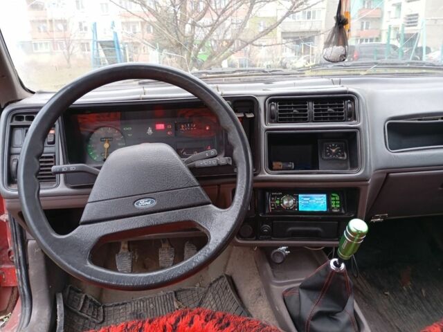 Красный Форд Сиерра, объемом двигателя 1.6 л и пробегом 100 тыс. км за 617 $, фото 6 на Automoto.ua