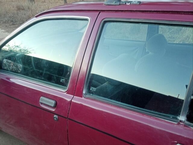 Красный Форд Сиерра, объемом двигателя 2 л и пробегом 190 тыс. км за 430 $, фото 1 на Automoto.ua