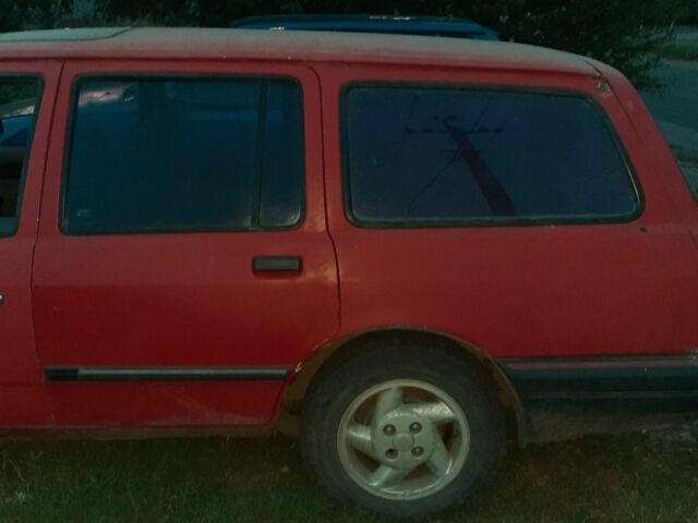 Красный Форд Сиерра, объемом двигателя 2 л и пробегом 270 тыс. км за 500 $, фото 4 на Automoto.ua