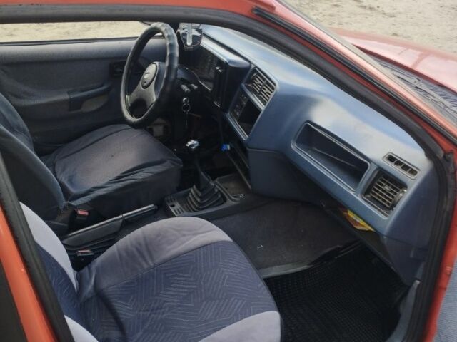 Красный Форд Сиерра, объемом двигателя 2.3 л и пробегом 250 тыс. км за 900 $, фото 5 на Automoto.ua