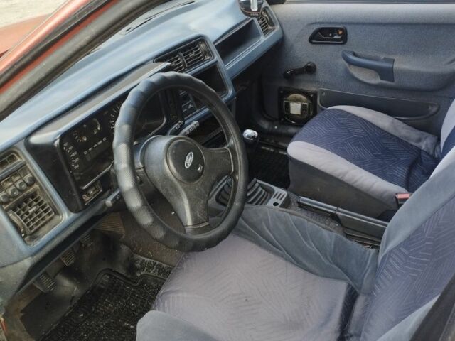 Красный Форд Сиерра, объемом двигателя 2.3 л и пробегом 250 тыс. км за 900 $, фото 4 на Automoto.ua