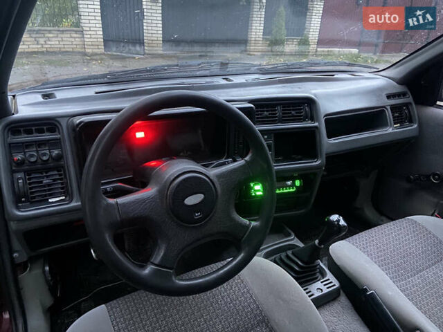 Красный Форд Сиерра, объемом двигателя 2.3 л и пробегом 350 тыс. км за 1350 $, фото 4 на Automoto.ua