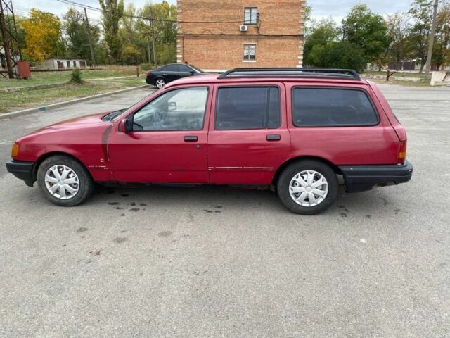 Красный Форд Сиерра, объемом двигателя 1.8 л и пробегом 150 тыс. км за 799 $, фото 6 на Automoto.ua