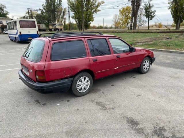 Красный Форд Сиерра, объемом двигателя 1.8 л и пробегом 150 тыс. км за 799 $, фото 7 на Automoto.ua